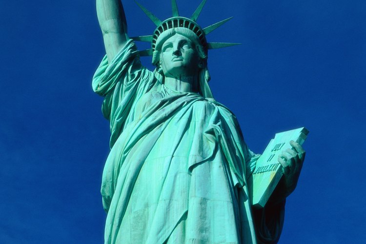 La estatua de la Libertad fue un regalo de Francia a los Estados Unidos en el año 1886.