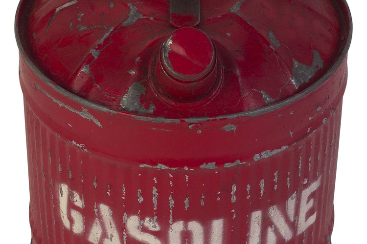 La gasolina tiene un fuerte olor que puede persistir durante algún tiempo después de que se haya derramado.