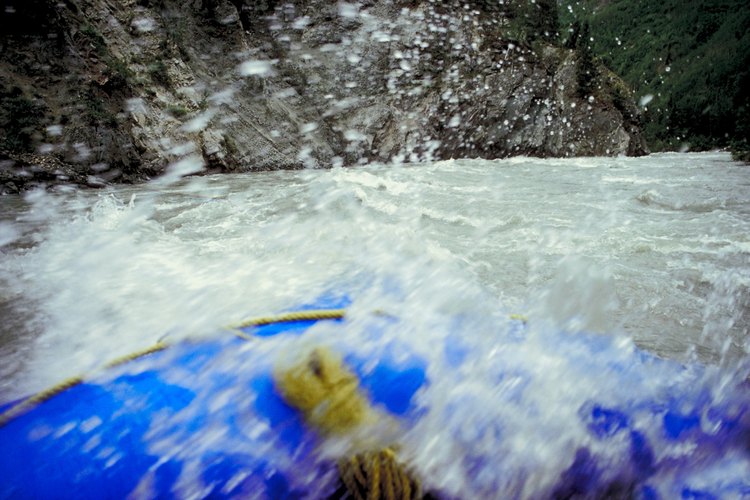 Rafting en las aguas bravas de la garganta del Nolichucky River.