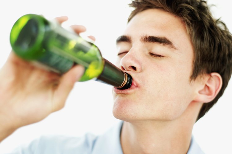 Mantén un control cuidadoso de tu inventario de bebidas alcohólicas para asegurarte de que tu hijo adolescente no las consuma.