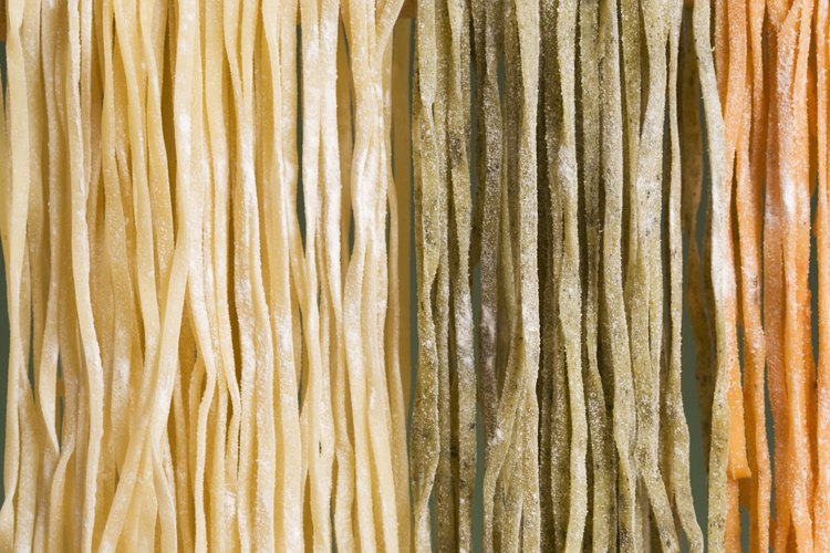 Cuelga la pasta para dejar que el aire circule a su alrededor.
