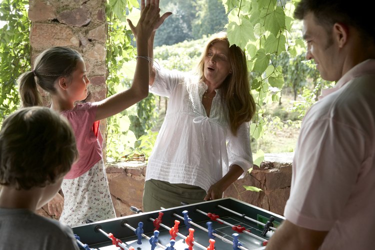 Tu hija de 9 años está siendo más independiente pero todavía necesita ayuda para organizar su propia fiesta de cumpleaños.