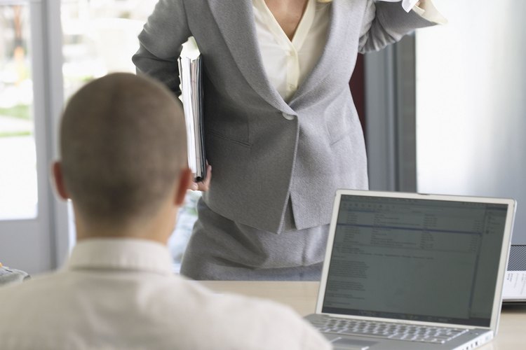 Si tu jefe amenaza con despedirte, no exageres. Háblale sobre los problemas y ve si tienen solución.