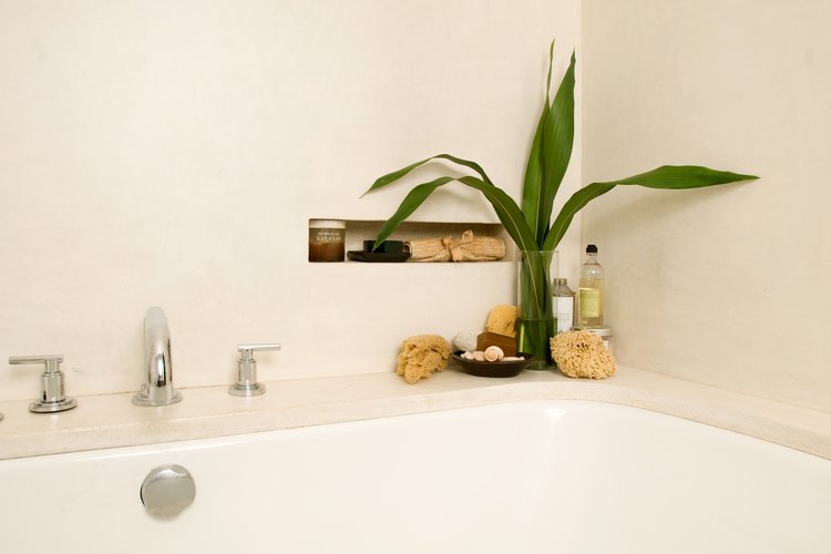 Los nichos de pared proporcionan detalles arquitectónicos decorativos que también pueden resultar funcionales, tal como en un cuarto de baño.