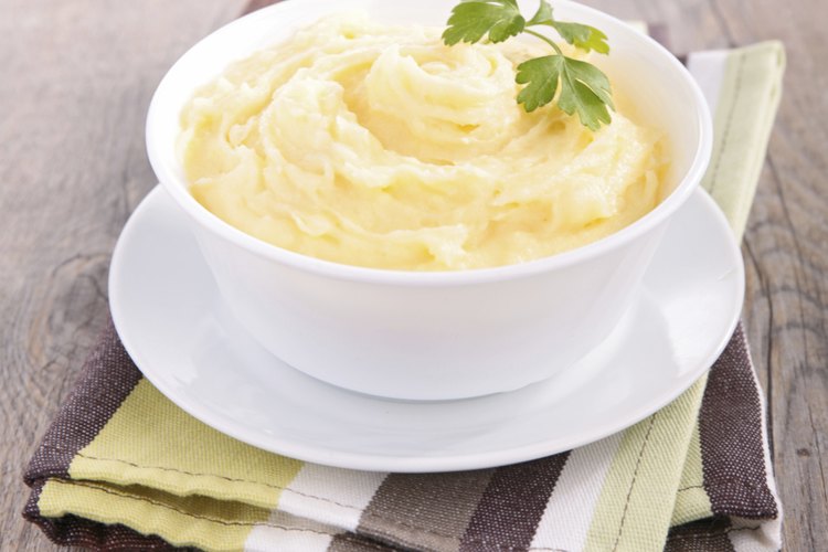 Crea una salsa para tu puré de papa.