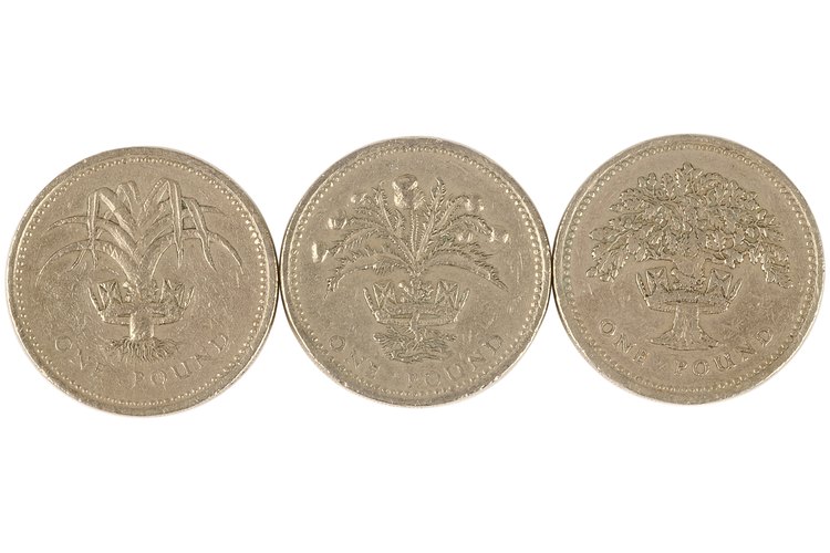 Desde colecciones de monedas hasta marcos de fotos, puedes usar Brasso en una amplia variedad de elementos hogareños.