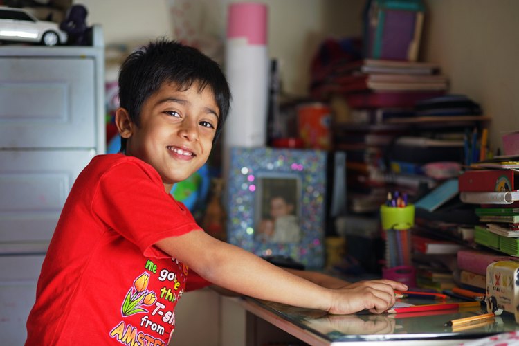 Completar la tarea es una necesidad para todos los preadolescentes. Establecer reglas claras para cuándo, dónde y por cuánto tiempo tu hijo debe hacer su tarea es clave para su éxito escolar.