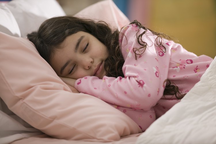 Dormir lo suficiente es fundamental para el desarrollo de un niño.