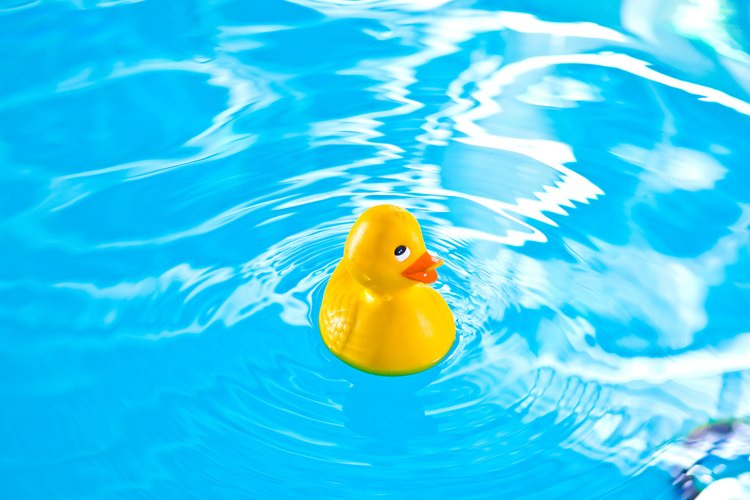 La supervisión y la colocación cuidadosa de la piscina de un niño son cruciales para la seguridad.