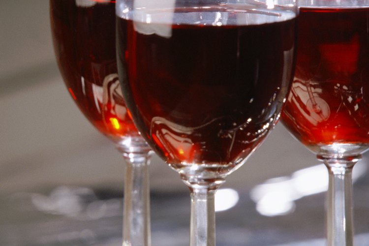 Limpia las manchas de vino tinto de tu tapicería.