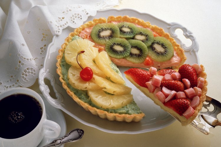 Los pasteles elegantes parecen trabajos de arte.