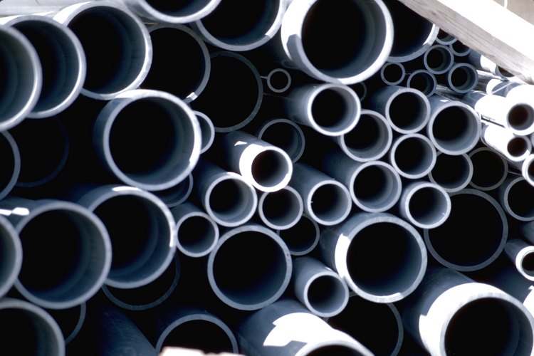 Los tubos de acero negro y galvanizado están cubiertos por diferentes materiales.