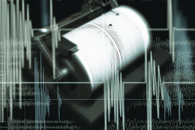 Un sismógrafo mide la magnitud de las ondas.