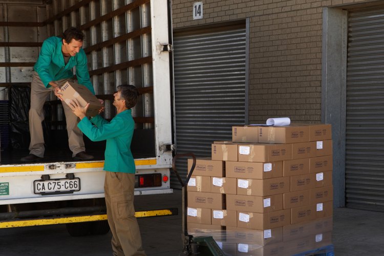 Los vendedores de ruta suelen repartir mercancías como pan, refrescos, tabaco o alimentos especiales directamente al minorista o al consumidor.