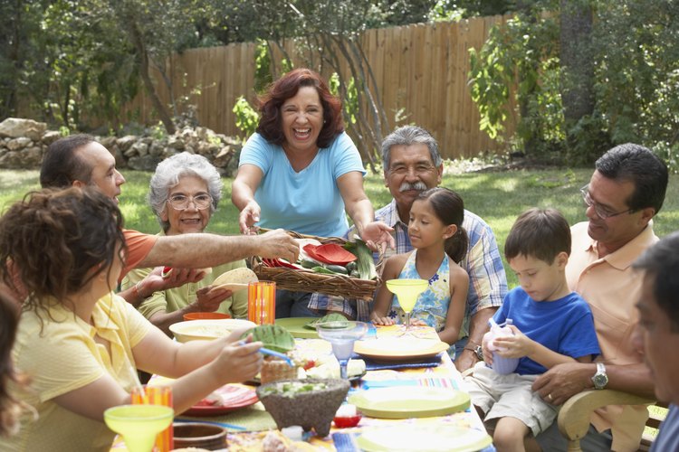 Puedes hacer una mesa de picnic plegable fácilmente.
