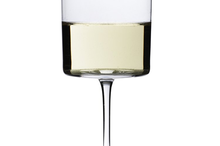 Disfruta de tu vino blanco a la temperatura adecuada para obtener el máximo provecho de él.