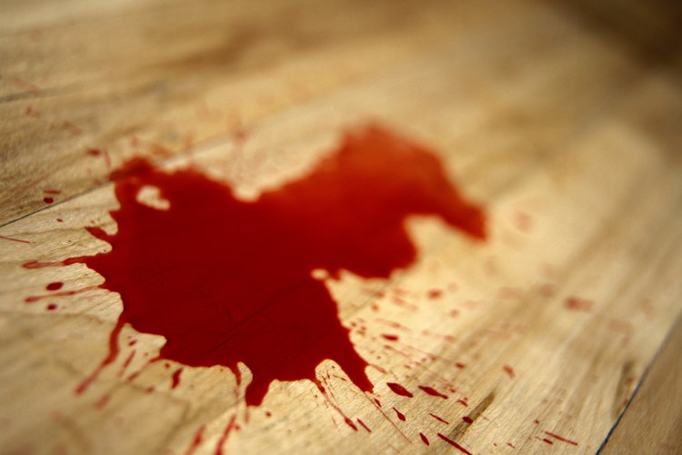 Los analistas de salpicaduras de sangre usan las manchas de sangre para unir las piezas de los eventos en una escena del crimen.