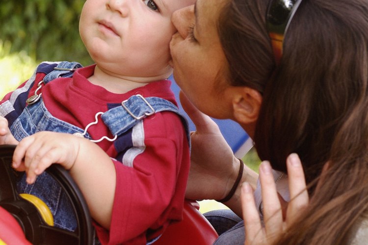 Un simple beso puede diseminar el virus que causa vesículas.