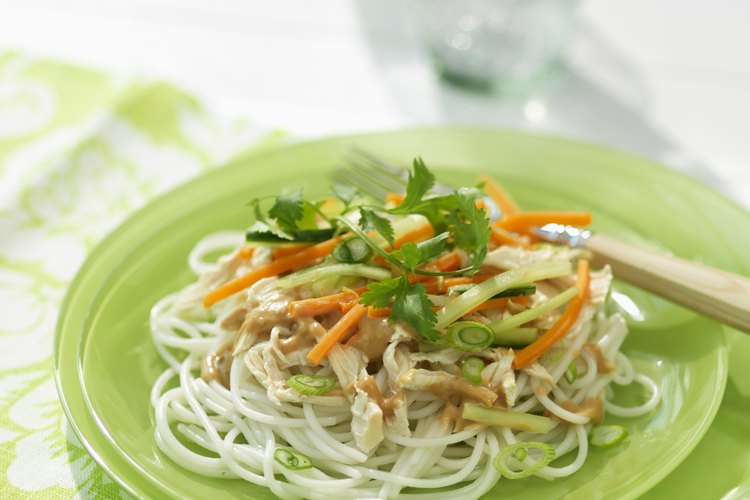 Los fideos de arroz pueden ir bien en un estilo de vida de bajas calorías.