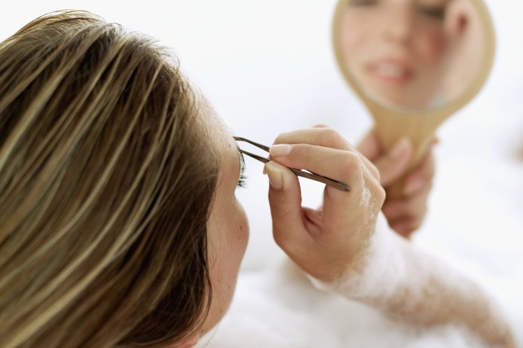 Busca la mejor manera de deshacerte del vello facial.