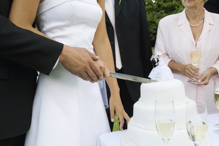 Suele encontrarse fondant en los pasteles de bodas.