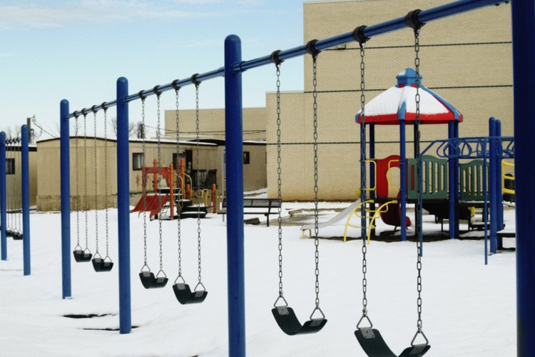 Las lesiones en los columpios pueden conducir a que un niño deje la escuela temprano.