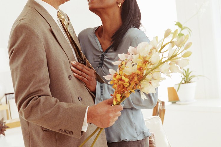 Conoce algunas alternativas de regalos de aniversario para tu esposo.