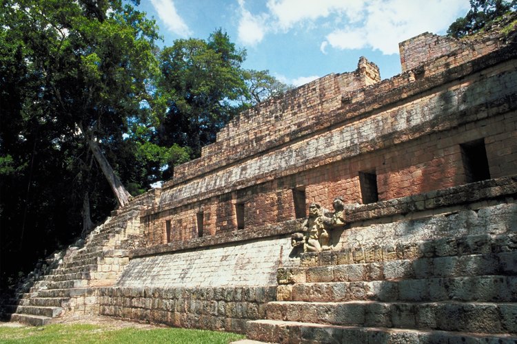 Ya sea qué explores las ruinas Mayas o hagas viajes rápidos encima de la jungla, los visitantes a Honduras no se aburrirán.