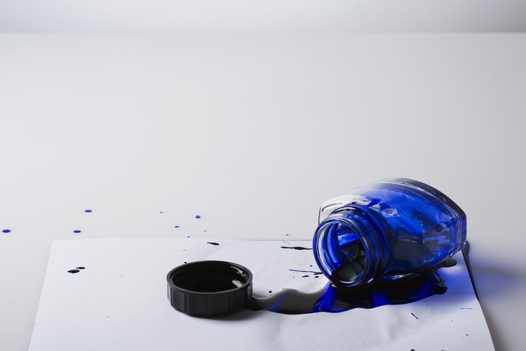 Aprende a quitar una mancha de tinta de una superficie de madera.