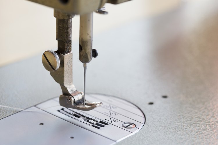 La mayoría de la máquinas overlock usan agujas de coser estándar.