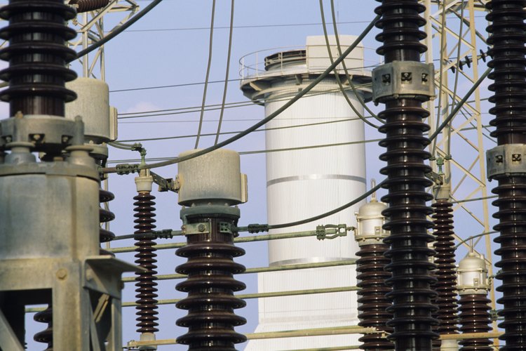 Los aislantes eléctricos son frecuentemente construidos de material cerámico.
