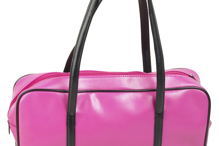 La correa de una cartera revestida en plástico es fácil de reparar.