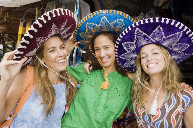 Juega un juego de intercambio de sombrero loco con un grupo de 12 años de edad.