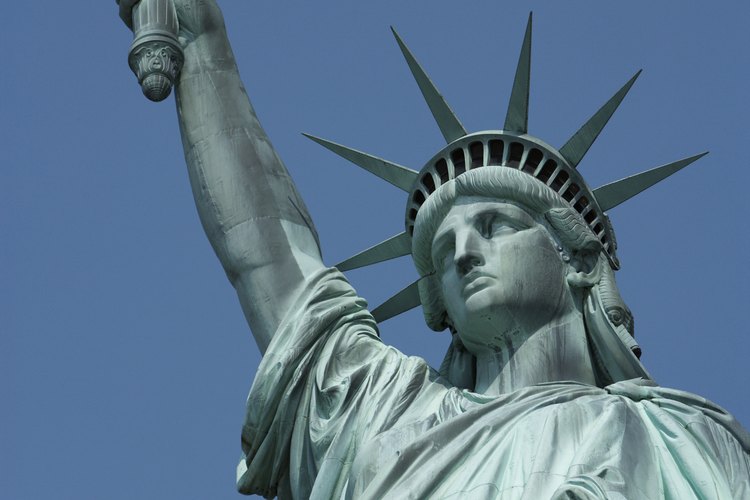 La petición I-130 pasa por cuatro etapas antes de que el inmigrante aplique para una visa.