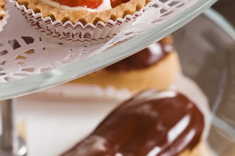 Las tartas y los pastelillos son dos tipos de pastelería favoritos.