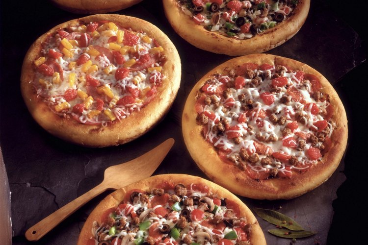 El tocino canadiense es una cubierta popular para pizza.