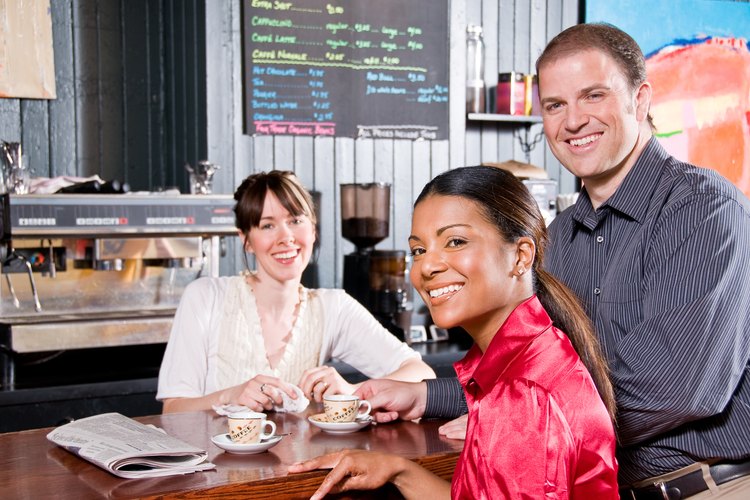 Las cafeterías dependen de un buen servicio al cliente para mantener a los clientes leales y tener éxito en esta industria competitiva.