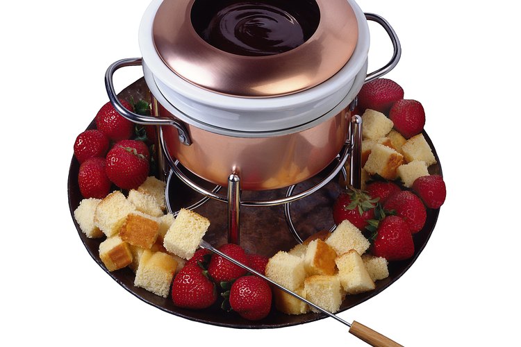 Agrega 1 cucharadita de extracto de vainilla y sirve en una ollita de fondue.
