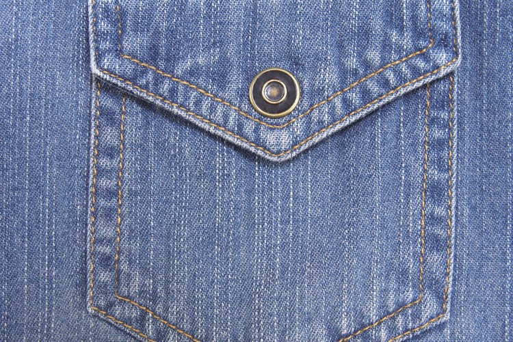 Es más fácil estirar los pantalones vaqueros horizontal que verticalmente.