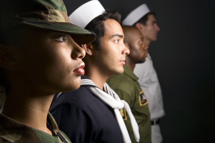 Para muchos jóvenes la oportunidad de convertirse en un oficial del Ejército es el sueño de su vida