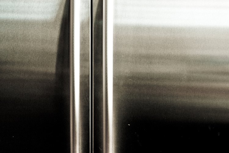 Quita las machas del refrigerador.