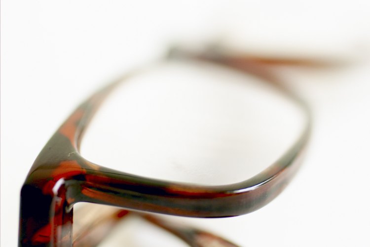 Determina las medidas de las gafas para asegurarte de que tus gafas calzan correctamente.