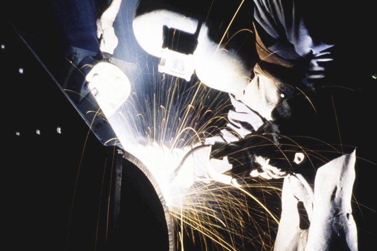 Toma todas las precauciones de seguridad para evitar lesiones a la hora de usar una antorcha de plasma para metal.