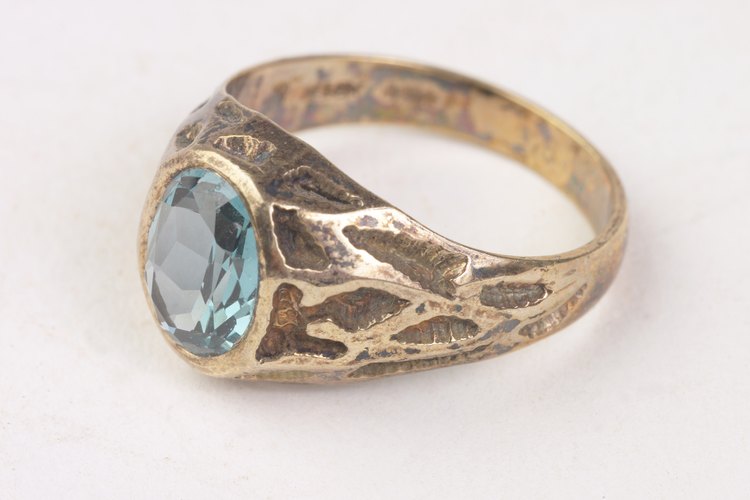 El anillo de zafiro es la piedra del mes de septiembre.