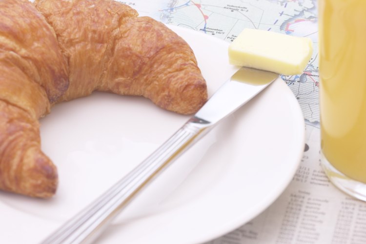 El pan es el protagonista de los típicos desayunos franceses.