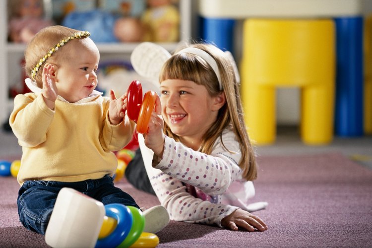 Jugar ayuda al desarrollo físico y emocional de los niños.