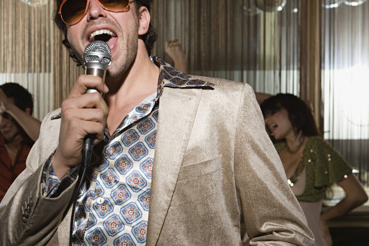 El karaoke es un clásico de los cumpleaños.