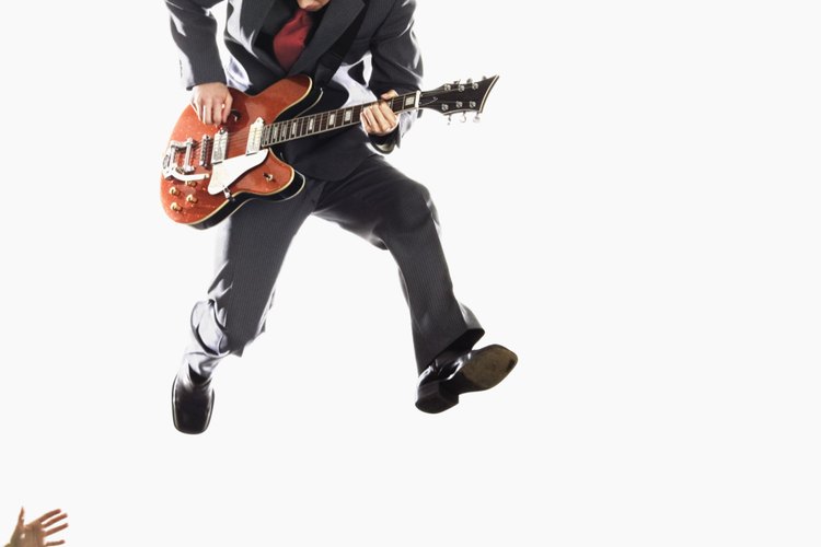 Epiphone es una empresa propiedad de Gibson que fabrica versiones de nivel de principiantes de guitarras y bajos Gibson.