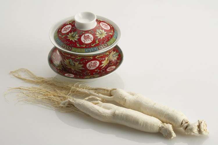 La raíz de ginseng en polvo se utiliza para preparar un té vigorizante.
