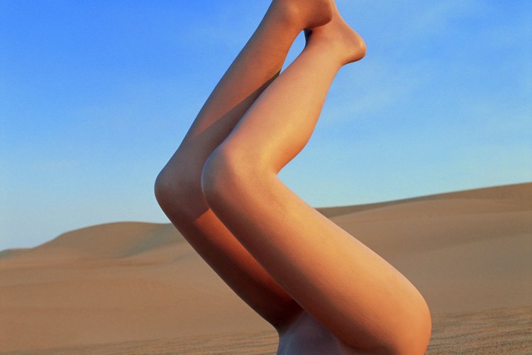 Realiza las piernas del maniquí siguiendo el mismo procedimiento que con el torso.